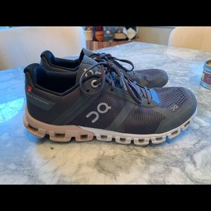 On Cloudflow Women’s running shoe size 6.5